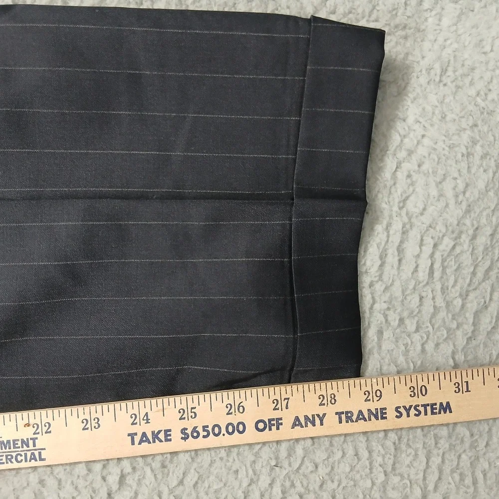 Jos A Bank Traveler's Collection Men's 43R Pinstripe Wool Suit‎ Gray 2-Button
